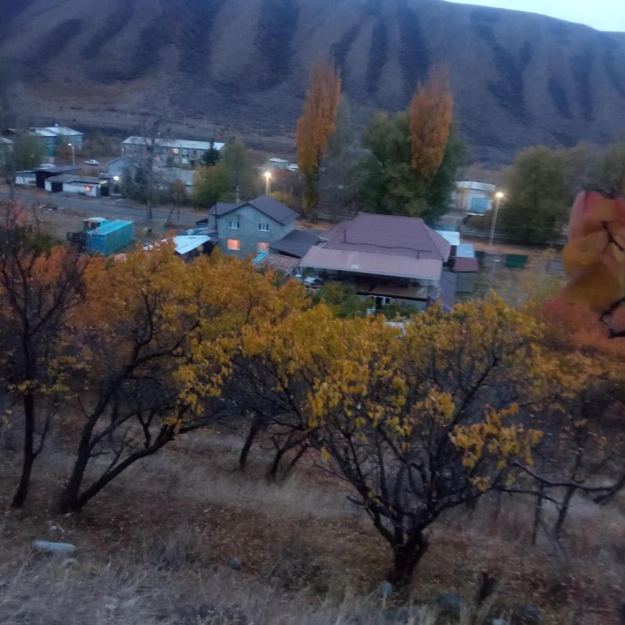 Turan Guesthouse Karakol Exterior foto
