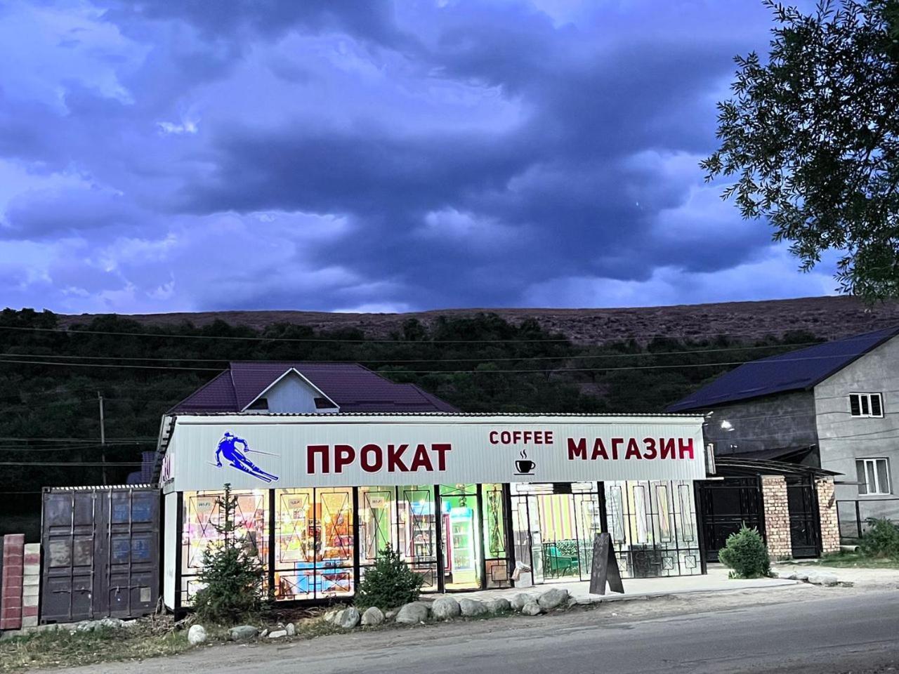 Turan Guesthouse Karakol Exterior foto