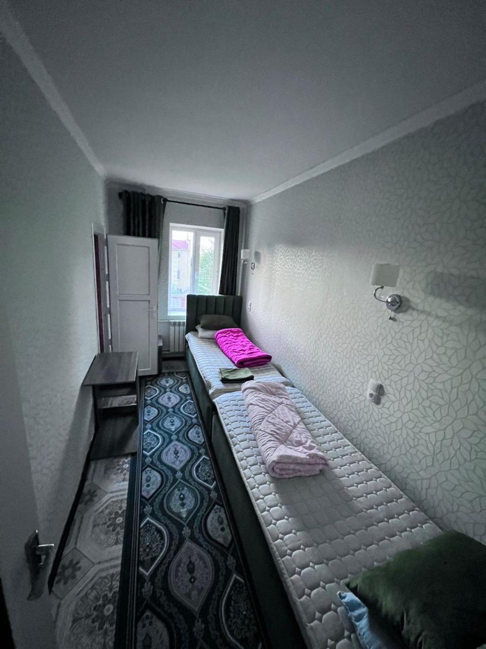 Turan Guesthouse Karakol Exterior foto